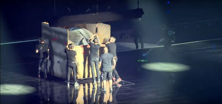 Как происходила смена декораций на Евровидении 2021 в реальном времени (видео)