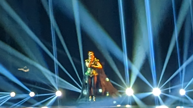 Alessandra с песней Queen of Kings на сцене Евровидения-2023 в Ливерпуле