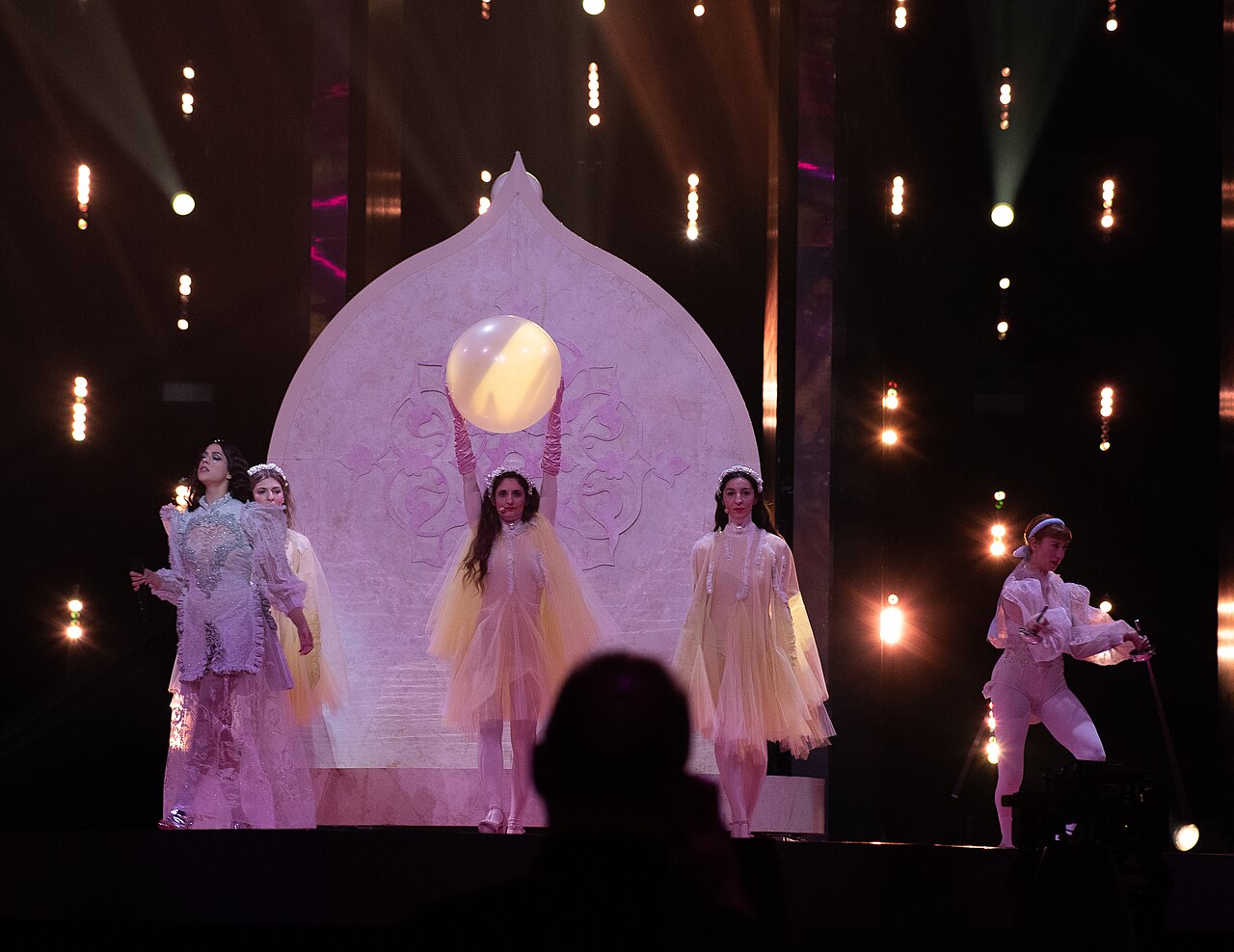 Катерина Дуска с песней Better Love на сцене Евровидения-2019 в Тель-Авиве