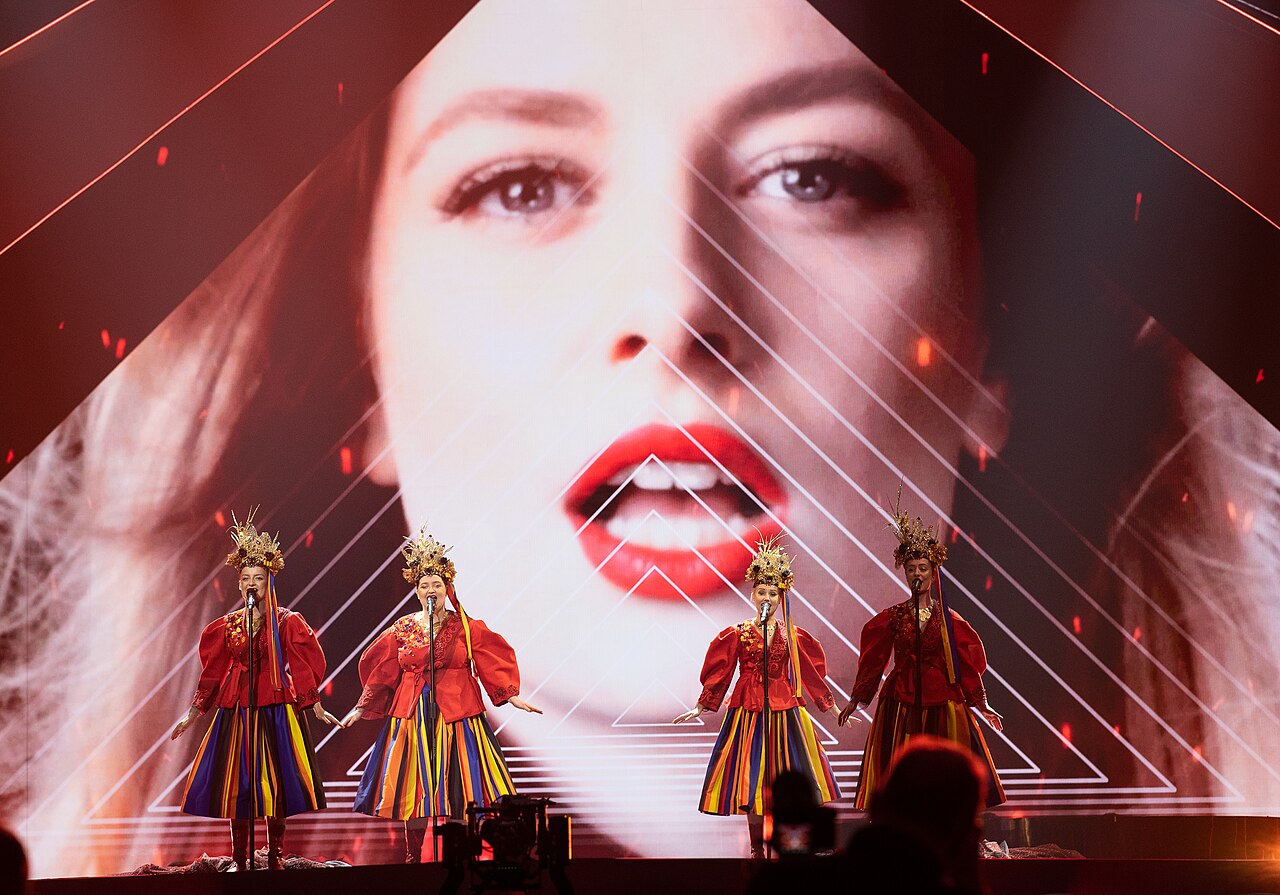 Tulia с песней Fire of Love на сцене Евровидения-2019 в Тель-Авиве