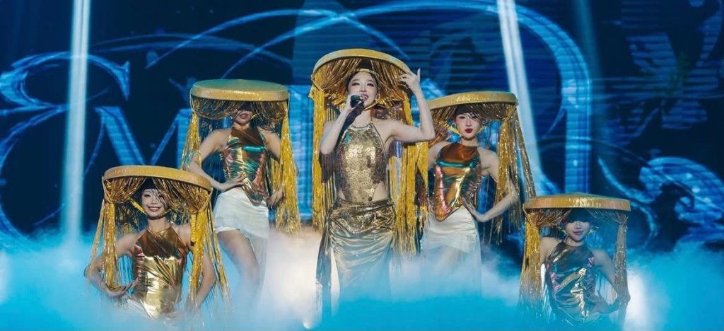 Toc Tien исполняет Em Tien в финале отбора The Sound of Vietnam